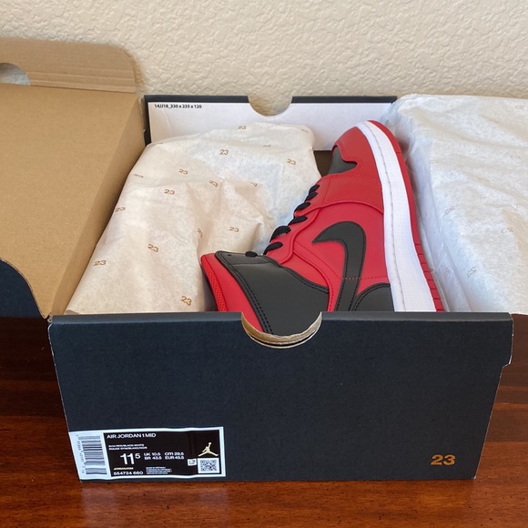 Air Jordan 1 Mid 'Reverse Bred' - Picture 9 of 11